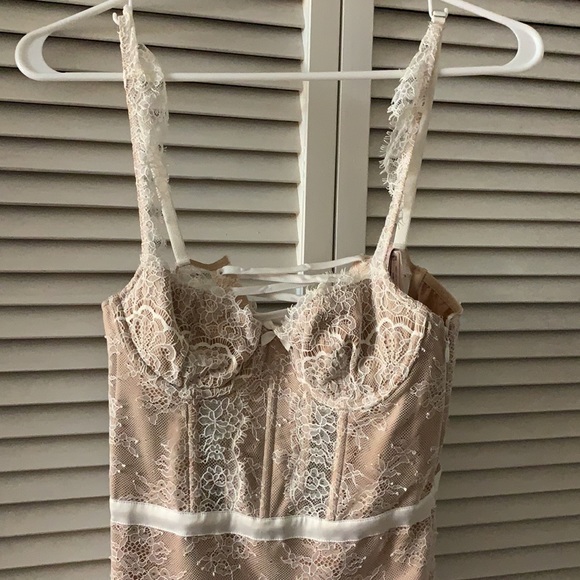 VS elegant dress. - Picture 2 of 6